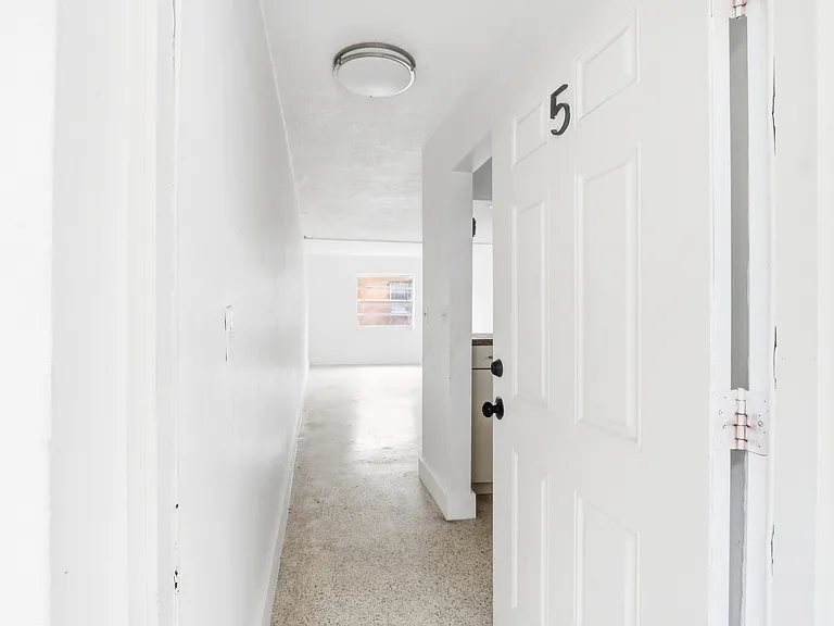 405 W 11th St #5 — Photo 4