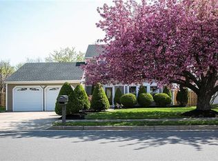 24 Wintergreen Ave E, Edison, NJ 08820