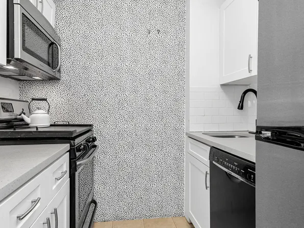 345 East 56th Street image 5 of 7