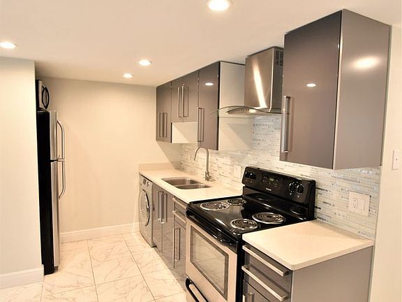 5th image of 1626 SW 14th St Unit 18