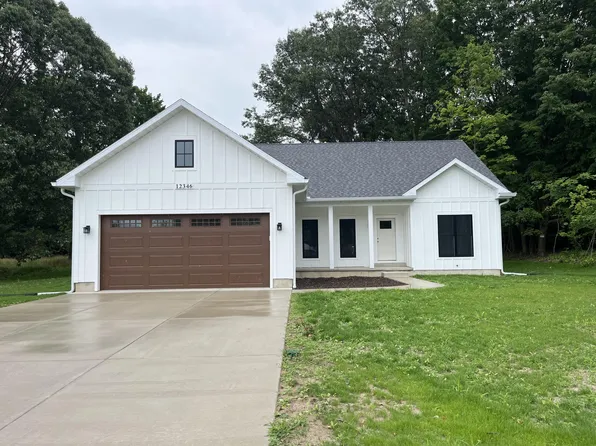 12346 Lubke Rd, New Buffalo, MI 49117