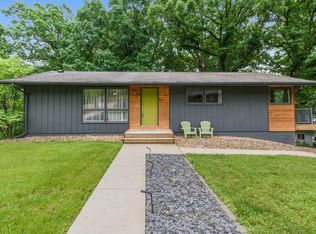 1616 Sherbrook Dr NE, Cedar Rapids, IA 52402