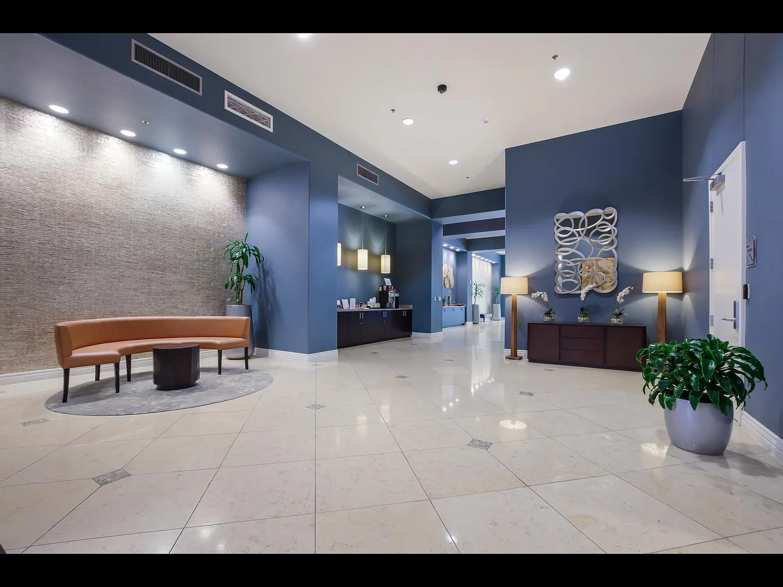 215 N Center St — Photo 4