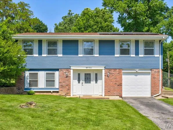 807 Gaillard Ct, Ballwin, MO 63011