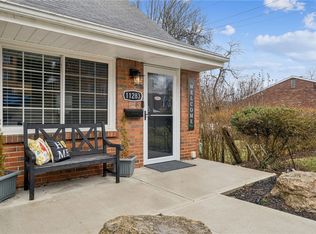 11283 Azalea Dr, Pittsburgh, PA 15235