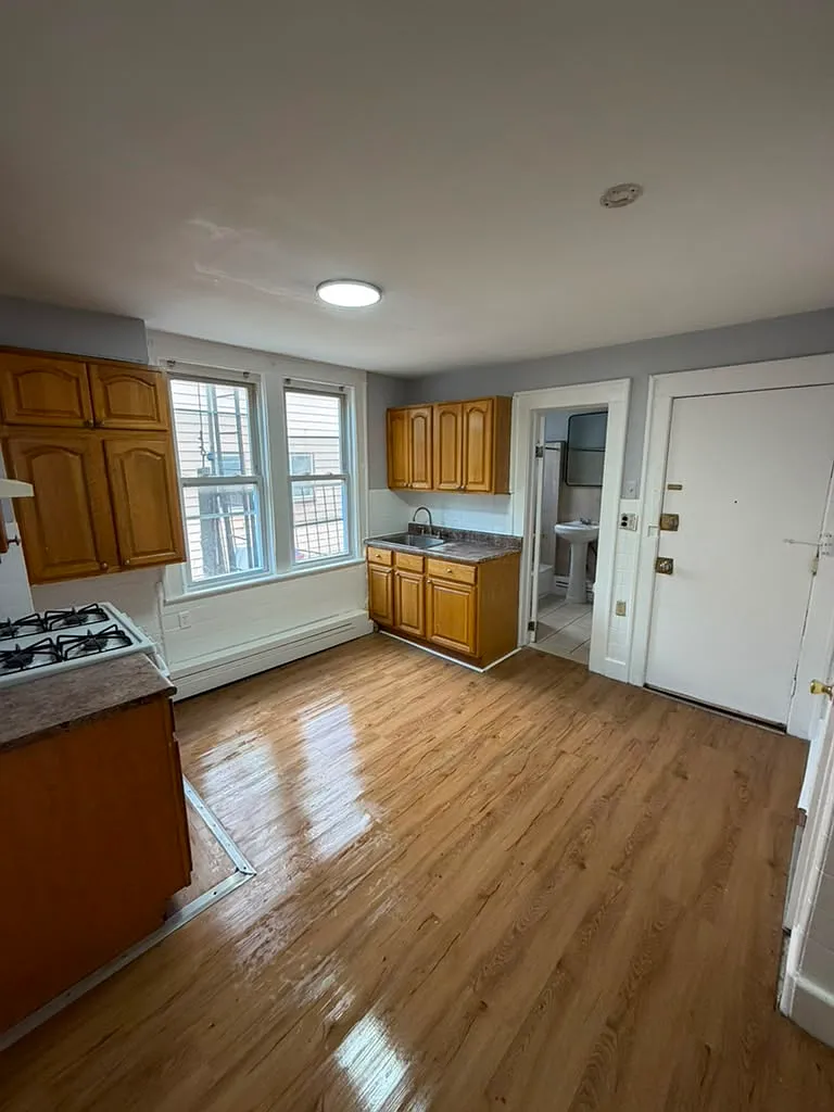 3 bed, $1,950 — Photo 1