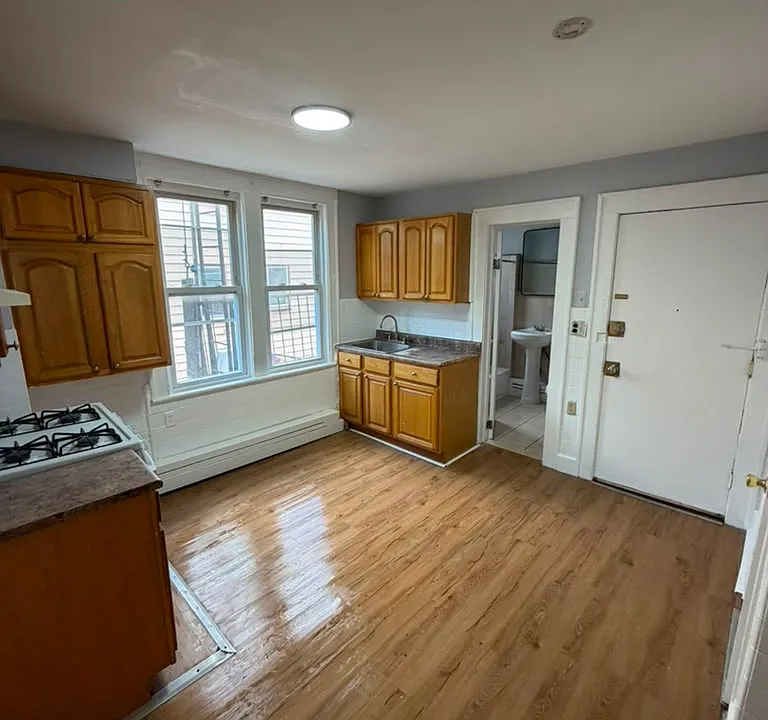 14 Rosa Parks Blvd #4