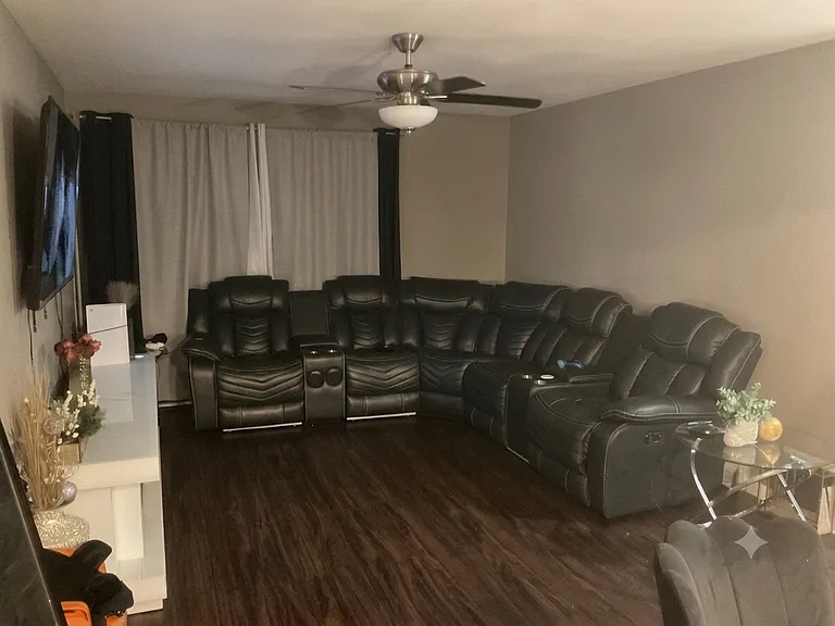 5633 Edge Lake Dr #1W — Photo 2
