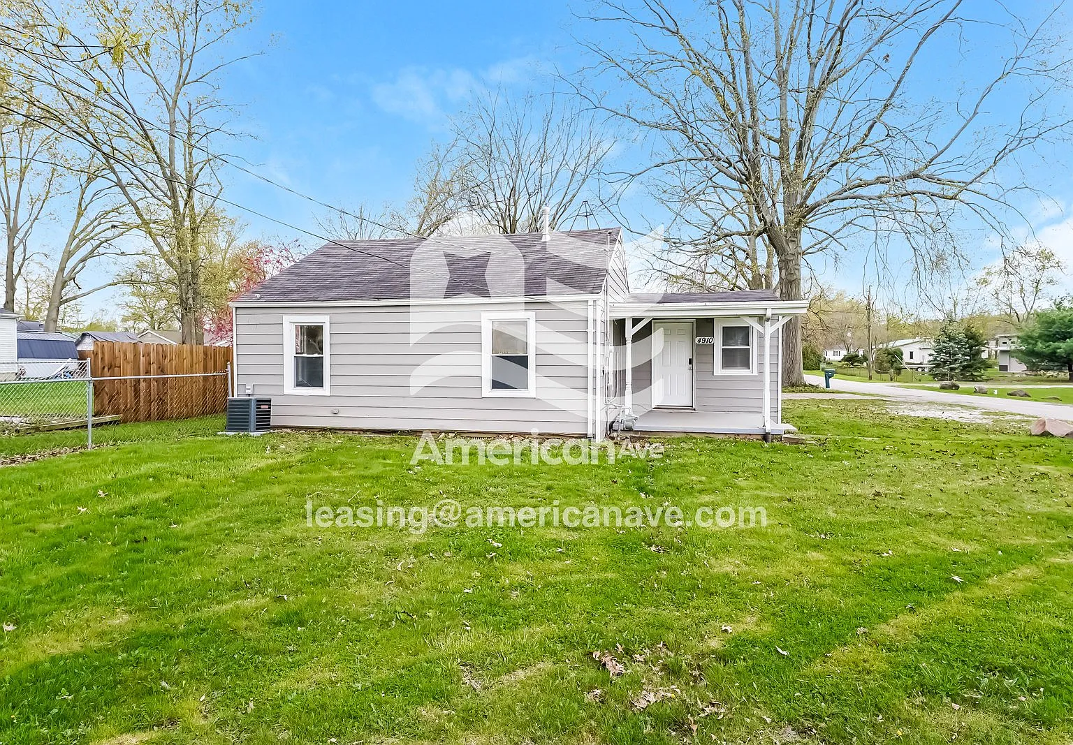 3 bed, 1.0 bath, 984 sqft, $1,297 — Photo 1