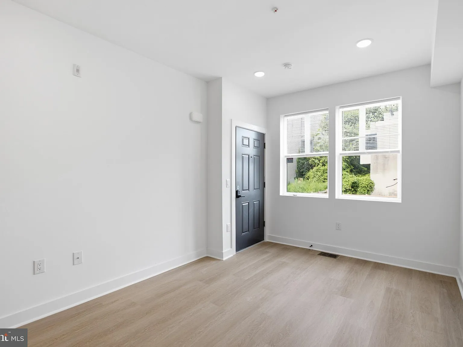 3 bed, $1,800 — Photo 3