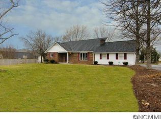 31 Meadow Walk Ct, Fletcher, NC 28732