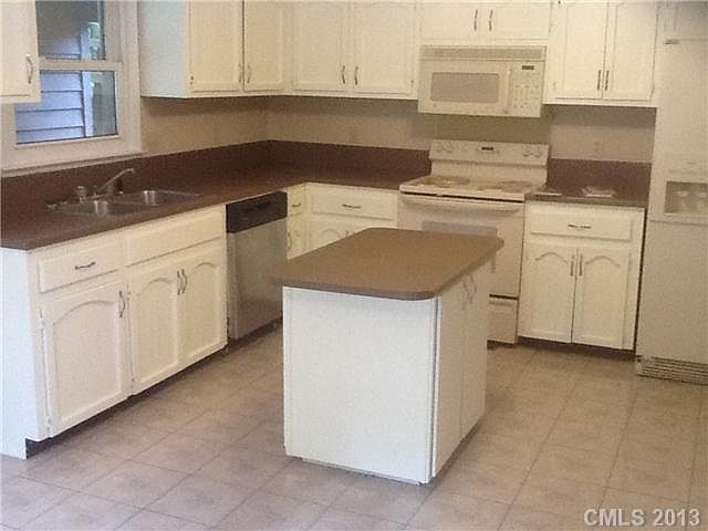 2nd image of 509 S Forest Ln