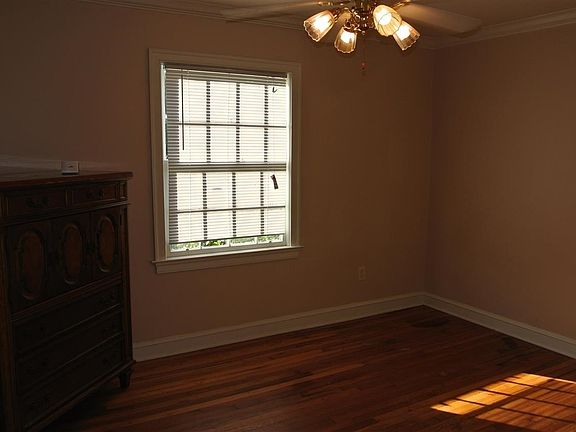 3rd image of 812 Wrenwood St