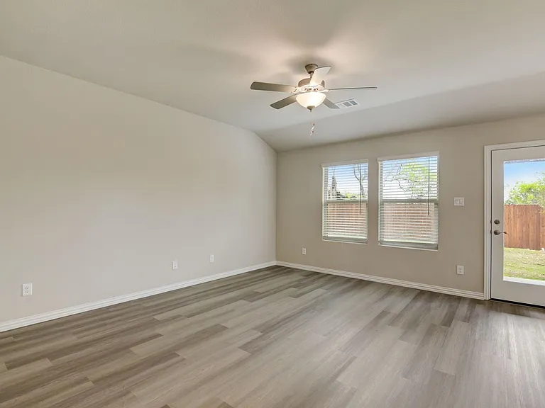 310 Sugarlands Dr — Photo 14