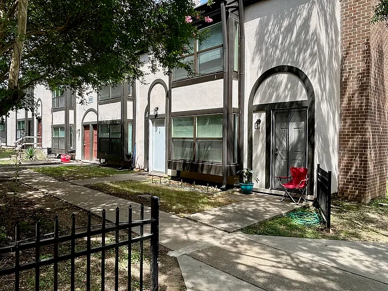 Ashton Square Apartments — Photo 12