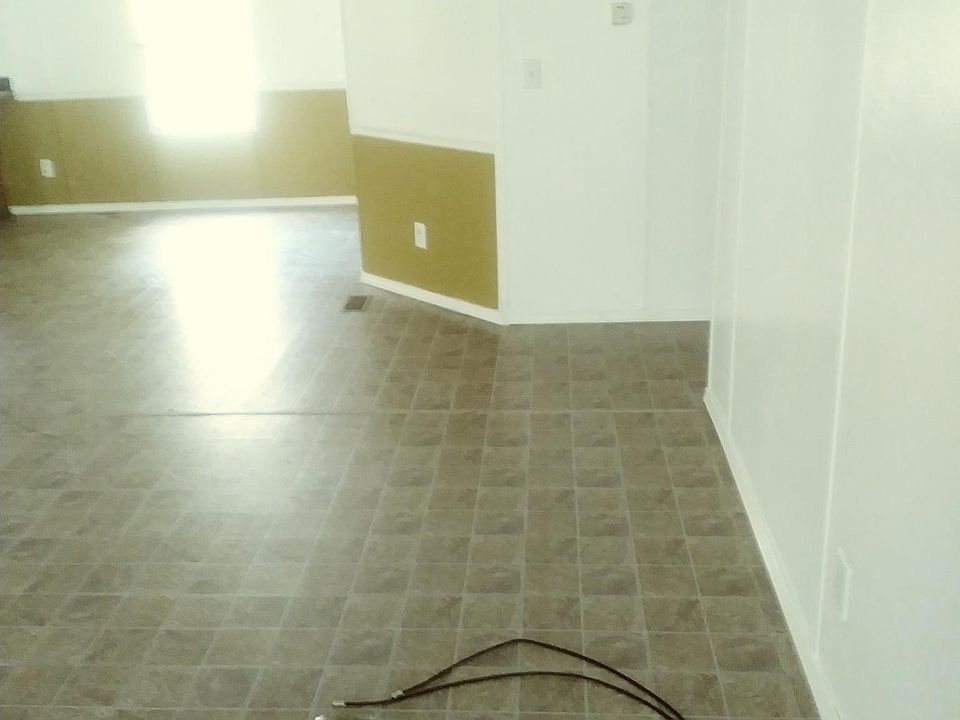 2nd image of 1216 Amberleaf Ln