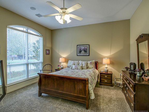 4th image of 7800 E Freeport Pl