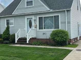 356 E 330th St, Willowick, OH 44095