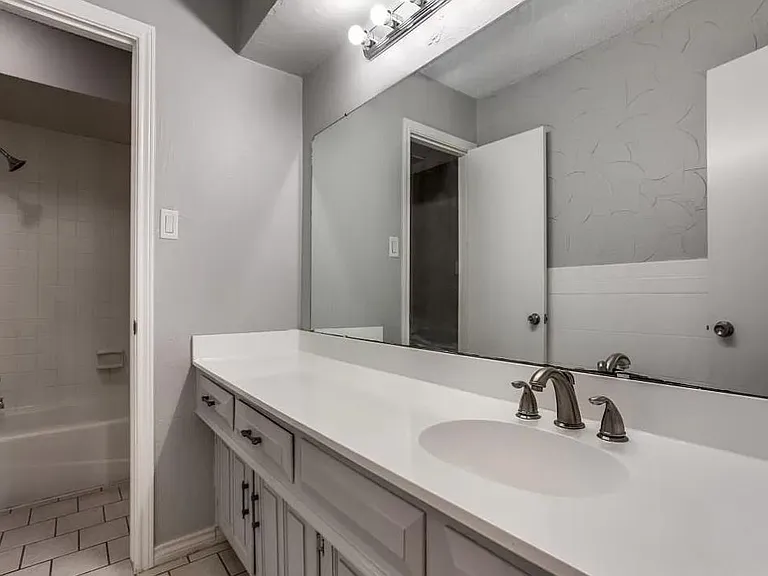 726 Cottonwood Cir — Photo 4