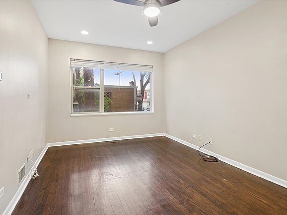3rd image of 3923 W Ainslie St #1E
