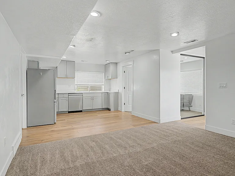 1529 W Stone Gate Dr — Photo 40