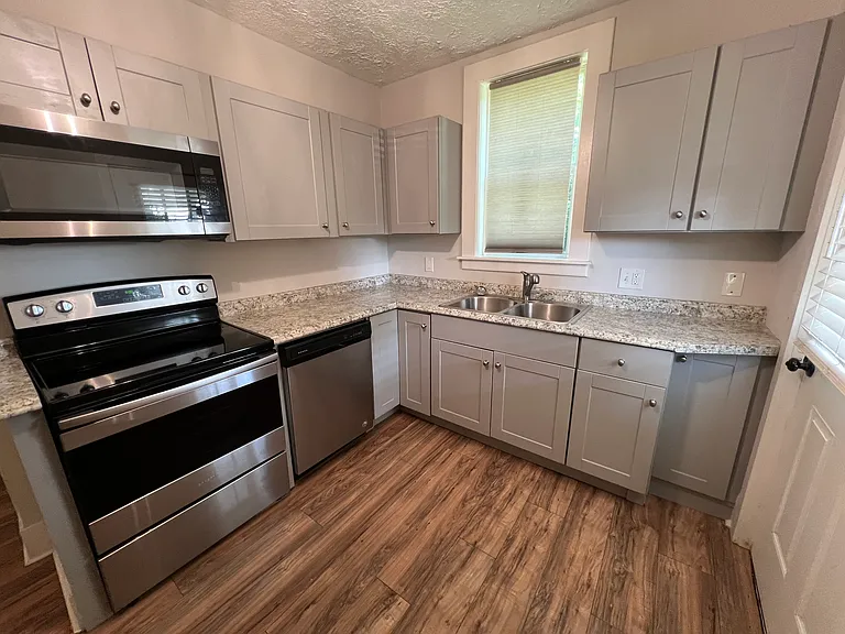 524 N Champion Ave — Photo 6