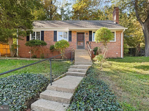 7307 Woodley Pl, Falls Church, VA 22046