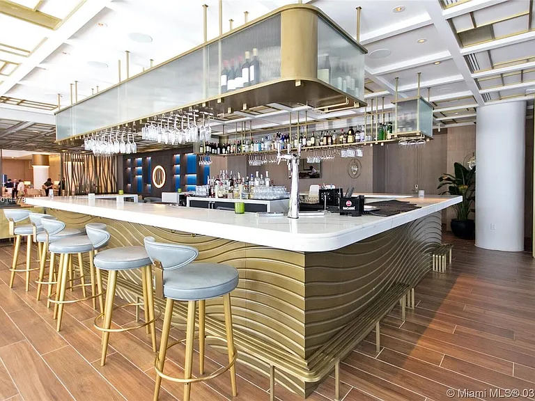 6801 Collins Ave #LPH14 — Photo 26