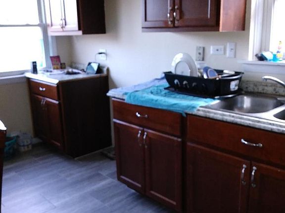 3rd image of 7637 Leclaire Ave
