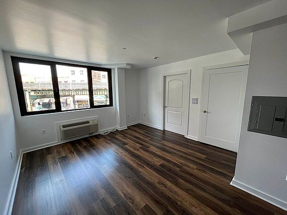 2nd image of 874 Willoughby Ave #206