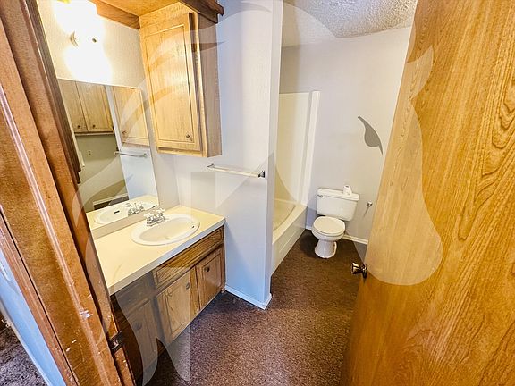 4th image of 2426 Webster Ave #6