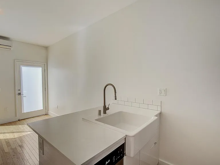 427 1/4 N Vendome St #427.25 — Photo 14