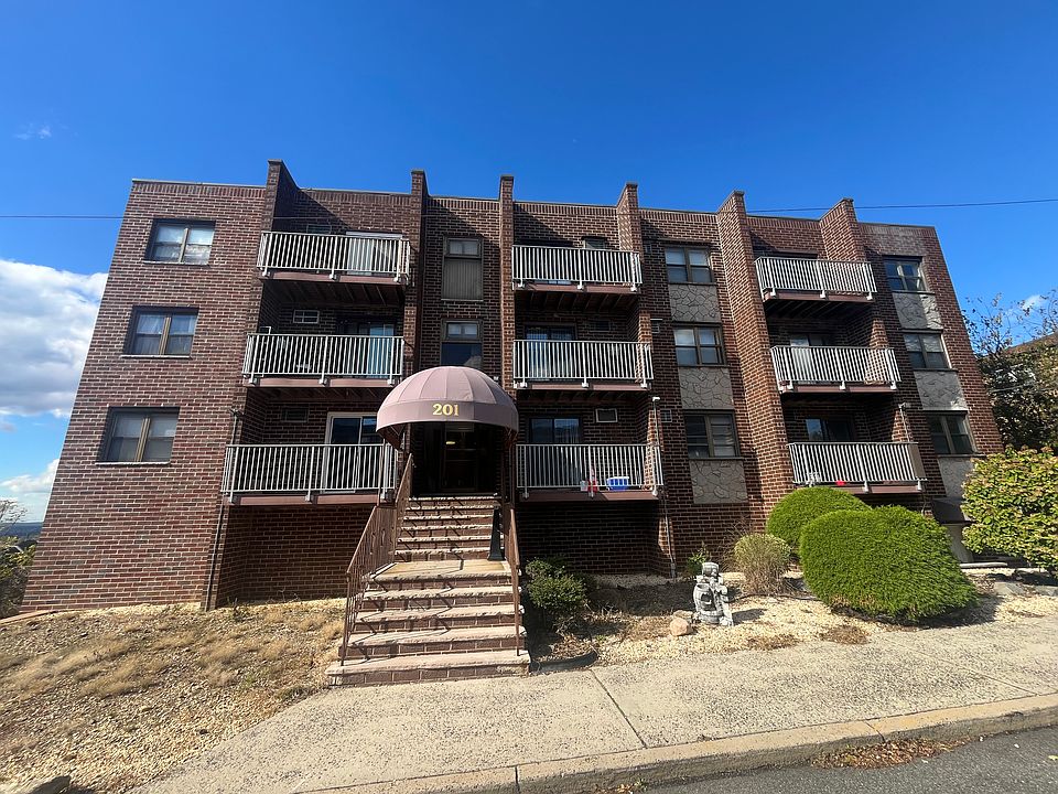 1St FL Apt over Garage