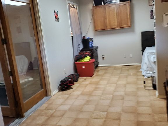 3rd image of 3502 Windmill Dr