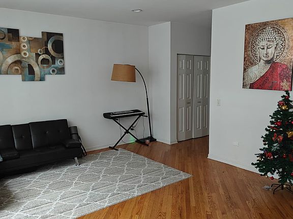 2nd image of 2529 N Marshfield Ave #1