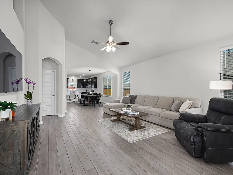 544 Lilac Shls — Photo 12