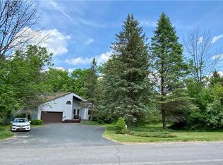 7811 Clearwater Cir, Manlius, NY 13104