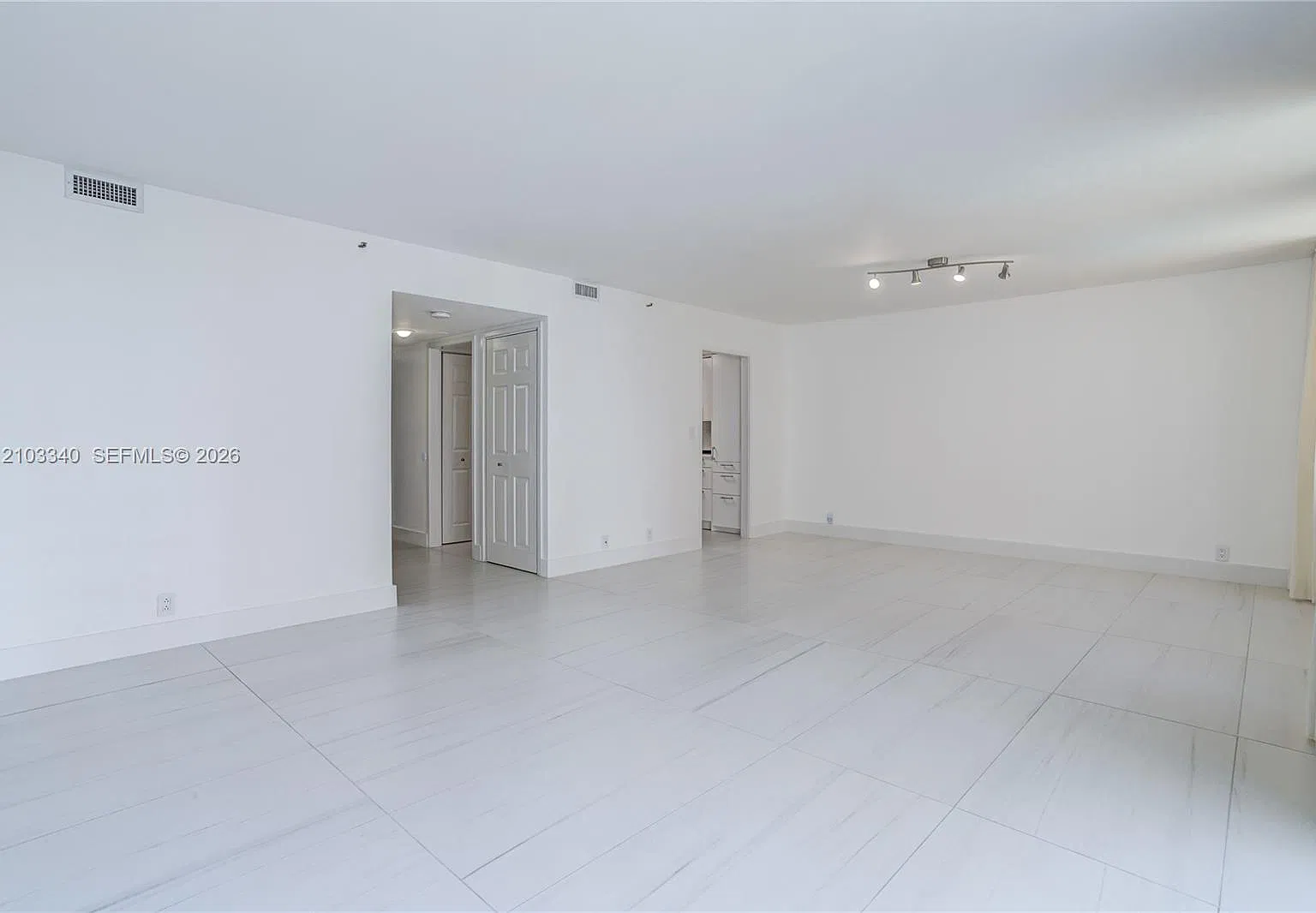 The Palace Condo — Photo 4