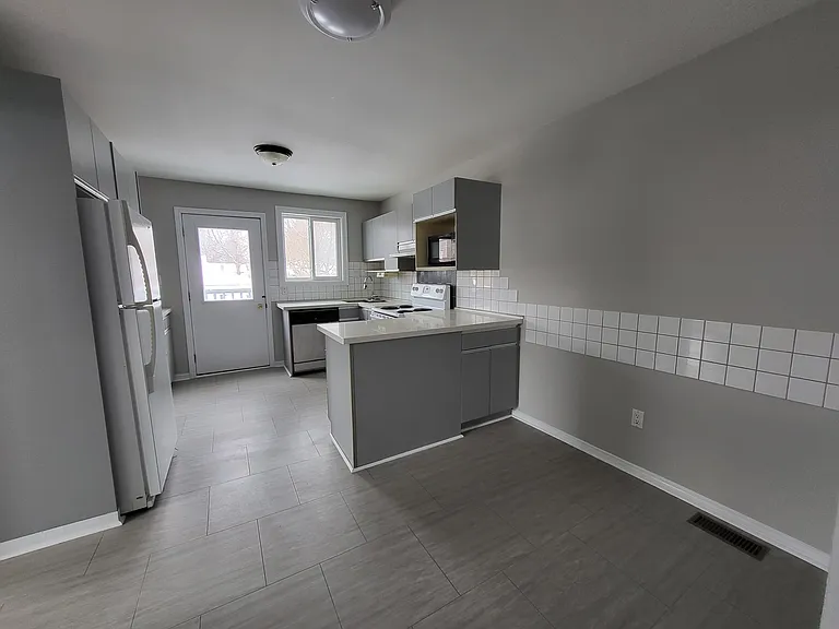 70 Penetang St #1 — Photo 19