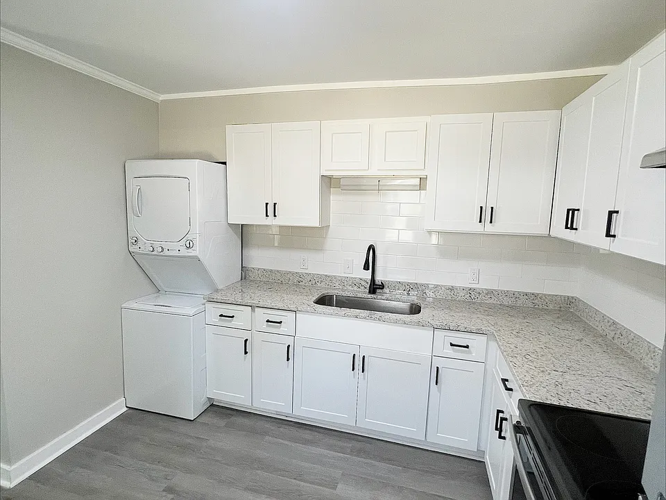 3214 Summer Pl #8M