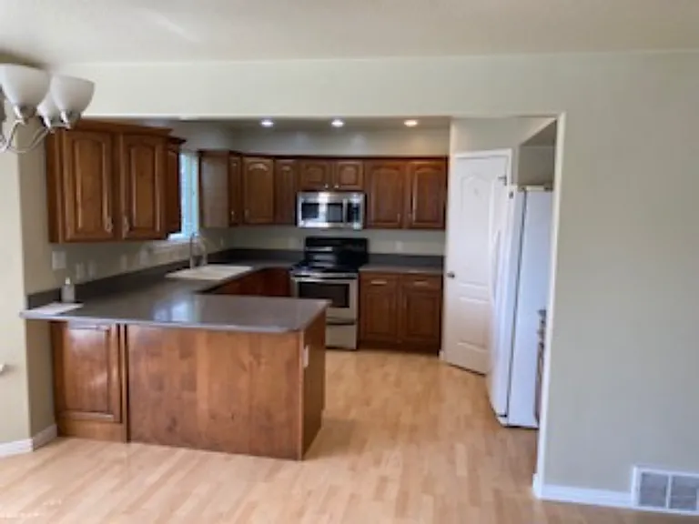 471 W Rosemary Pl — Photo 2