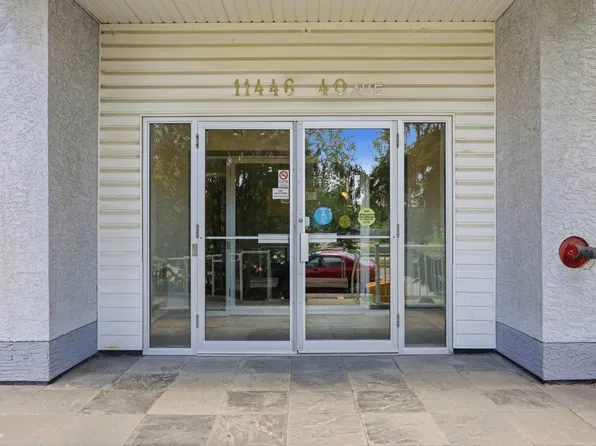 11446 40th Ave NW, Edmonton, AB T6J 0R5
