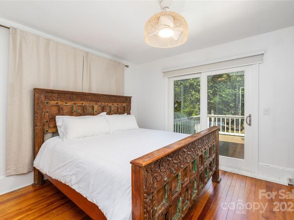 charlotte-north-carolina-2078154998 picture