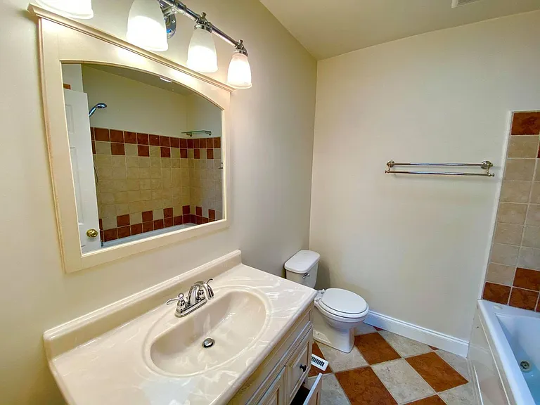 106 S Bouldin St — Photo 13
