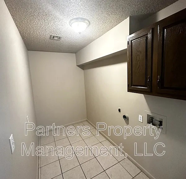 111 Pine Ave #10 — Photo 9