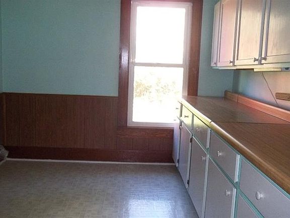 2nd image of 419 Lyman St
