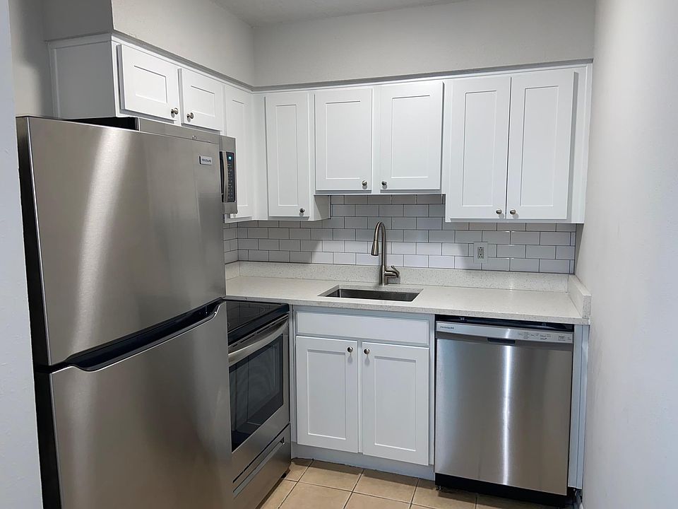 1st image of 3216 W Deleon St #12