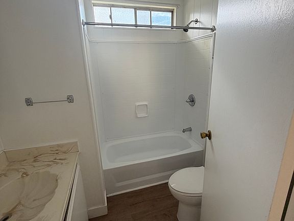 5th image of 296 N Hope Ave Space 35