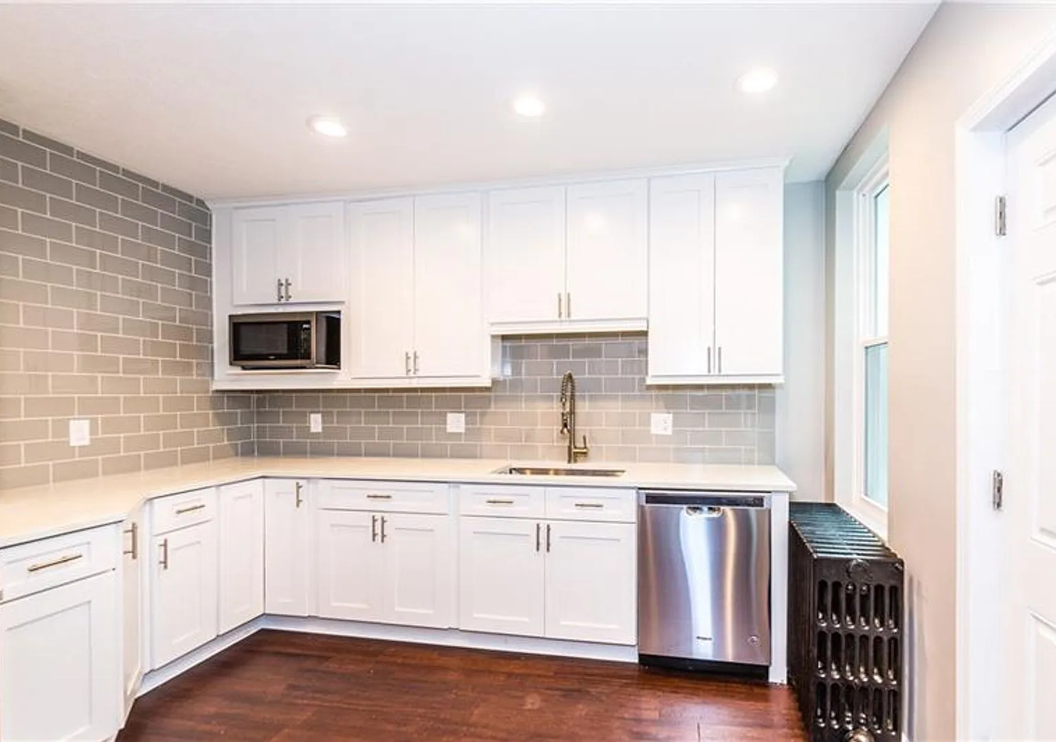 Student Housing - South Side Rental — Photo 2