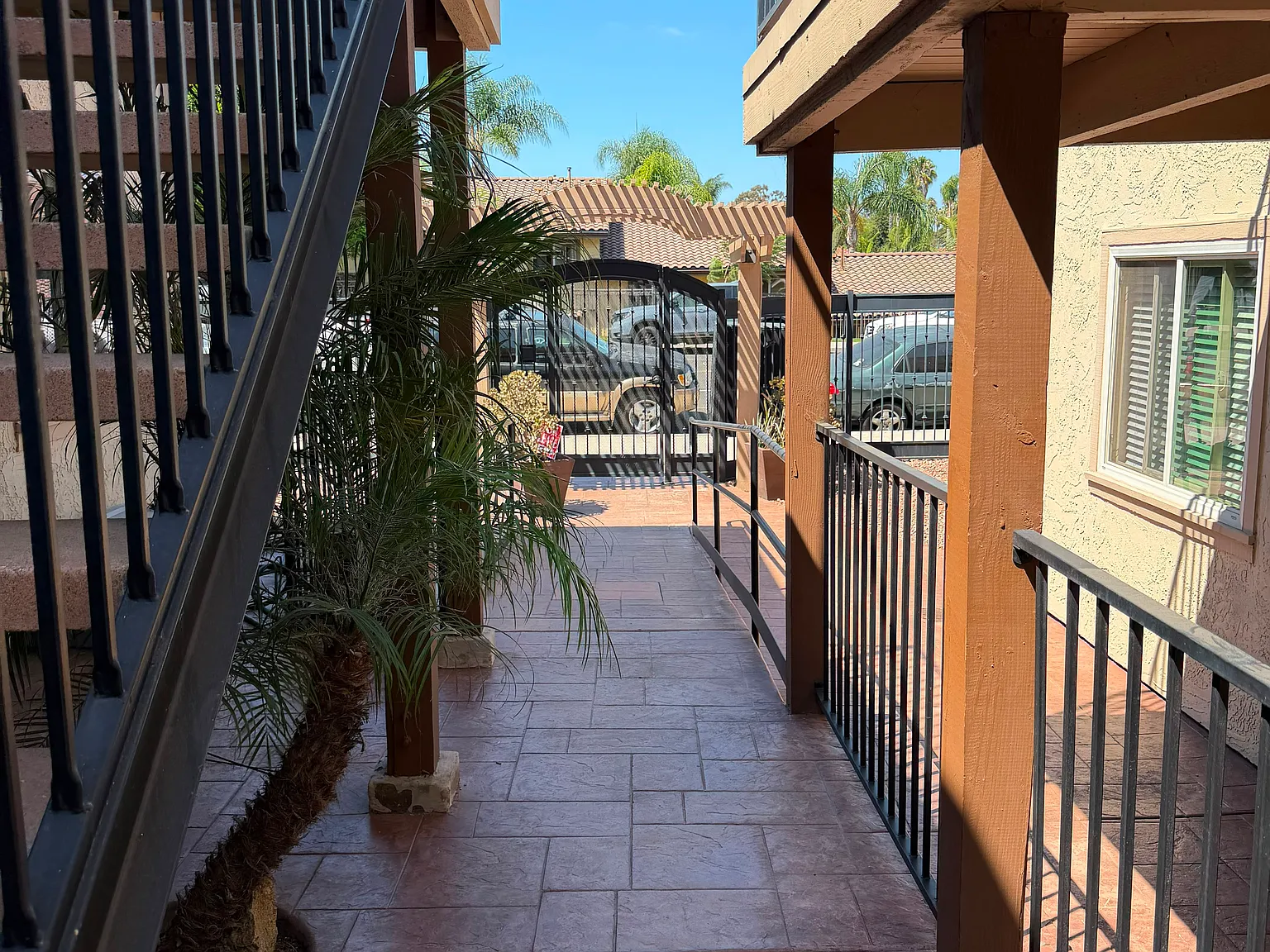 2 bed, 840 sqft, $2,550 — Photo 3